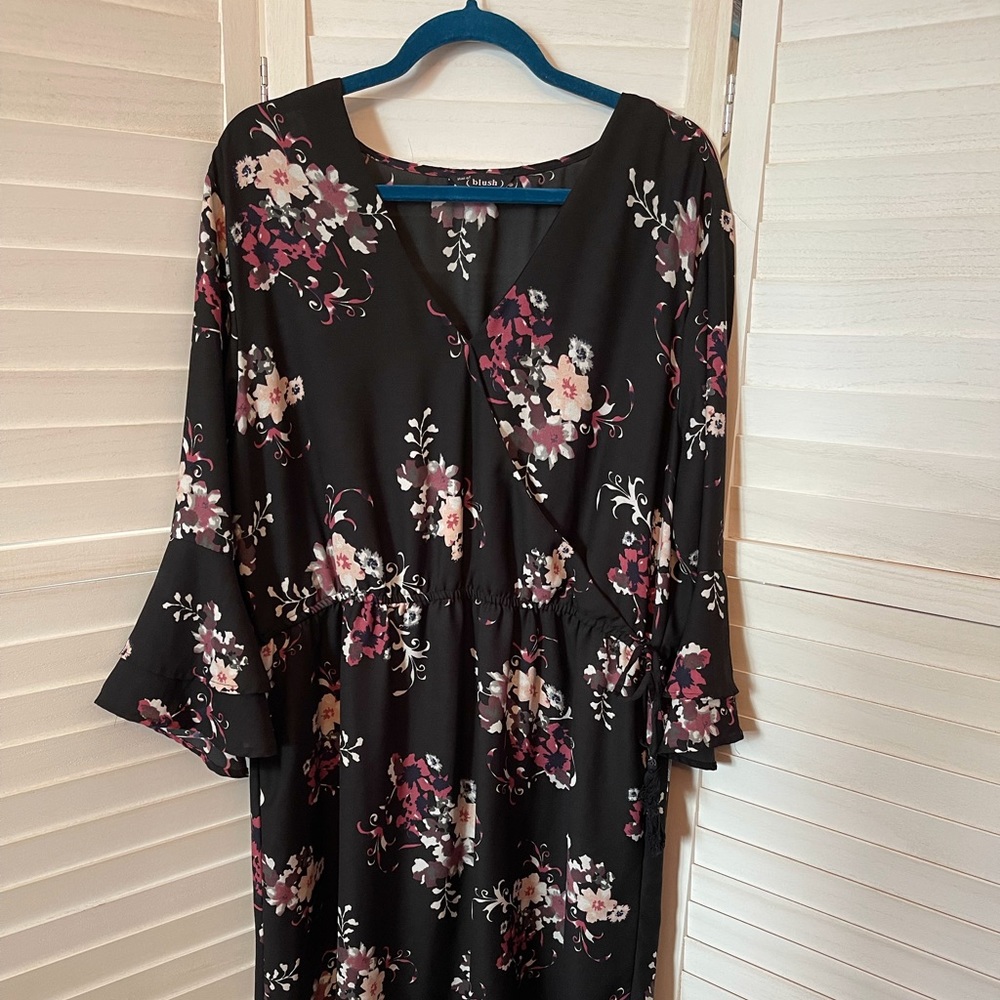 Hint of Blush black floral dress size 3X